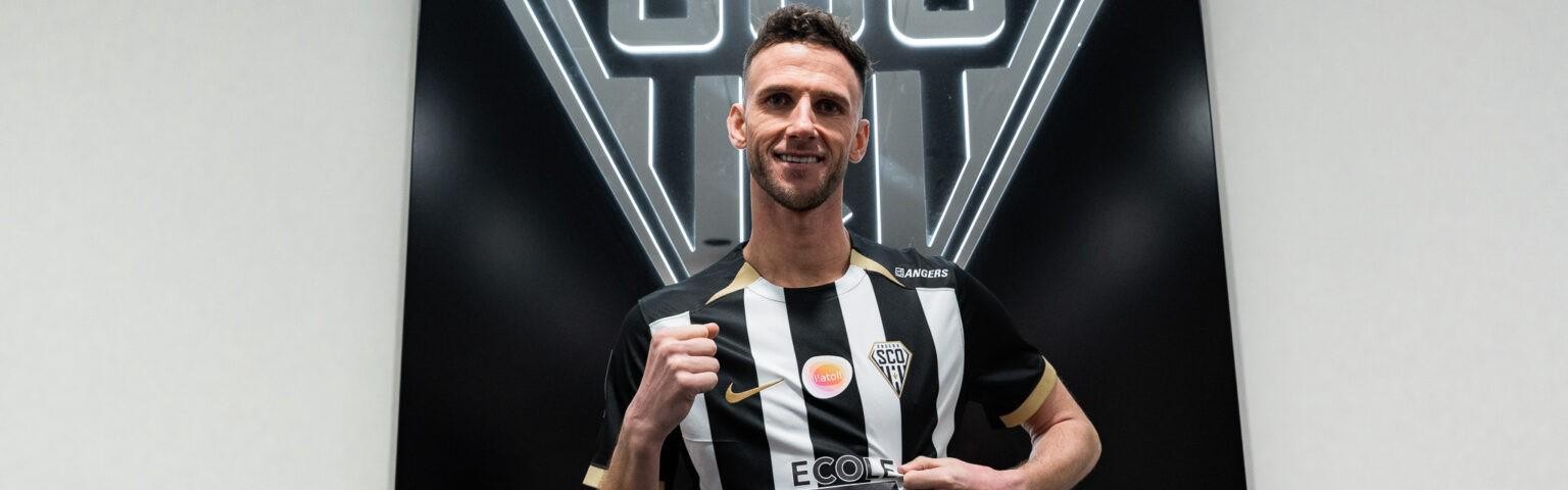 官方：昂热租借阿贾克斯中场范登博门至本赛季结束